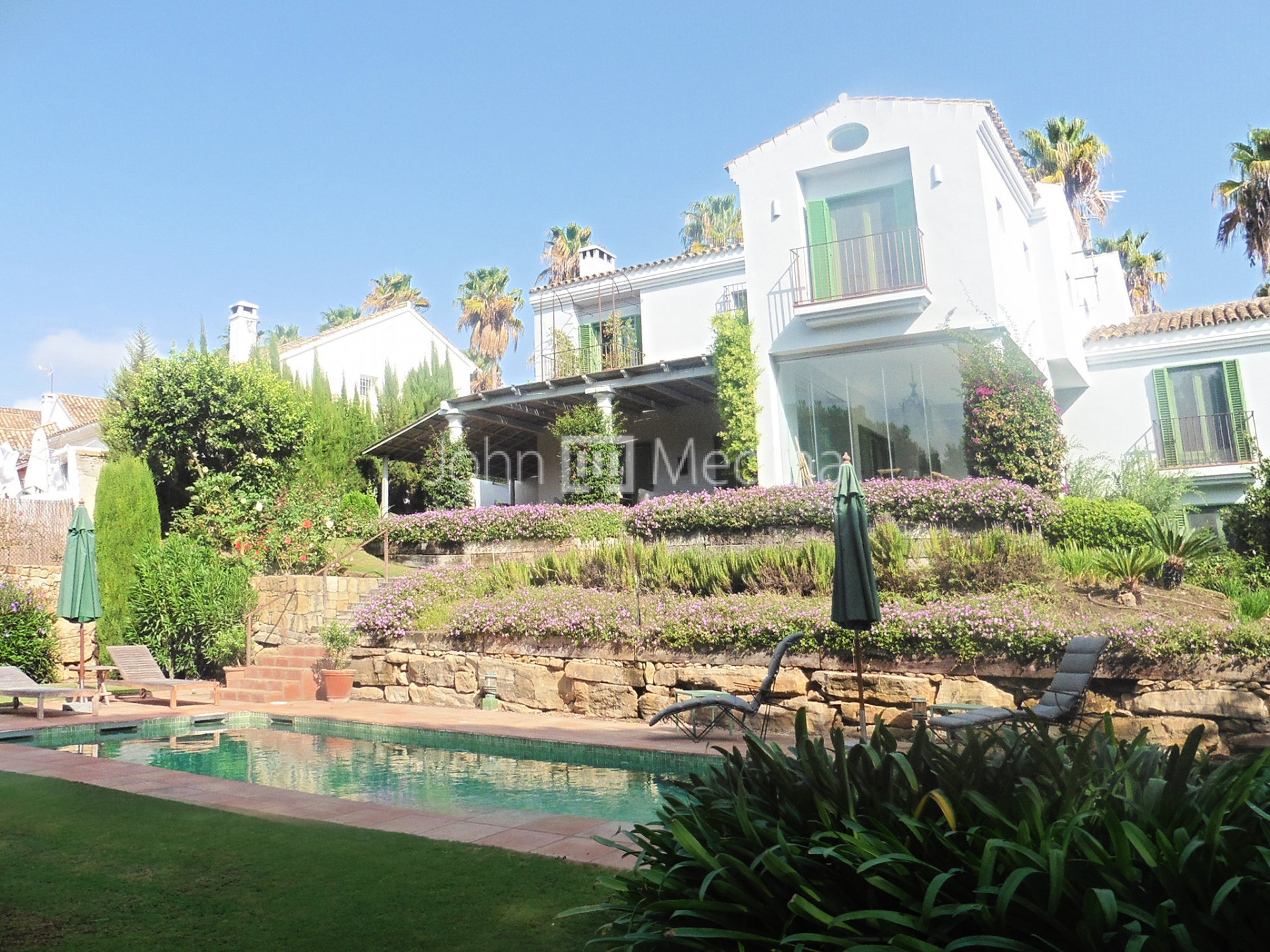 EN ALQUILER ESPECTACULAR VILLA EN LA SOTOGRANDE ALTO DE 4 DORMITORIOS Y GRAN JARDIN