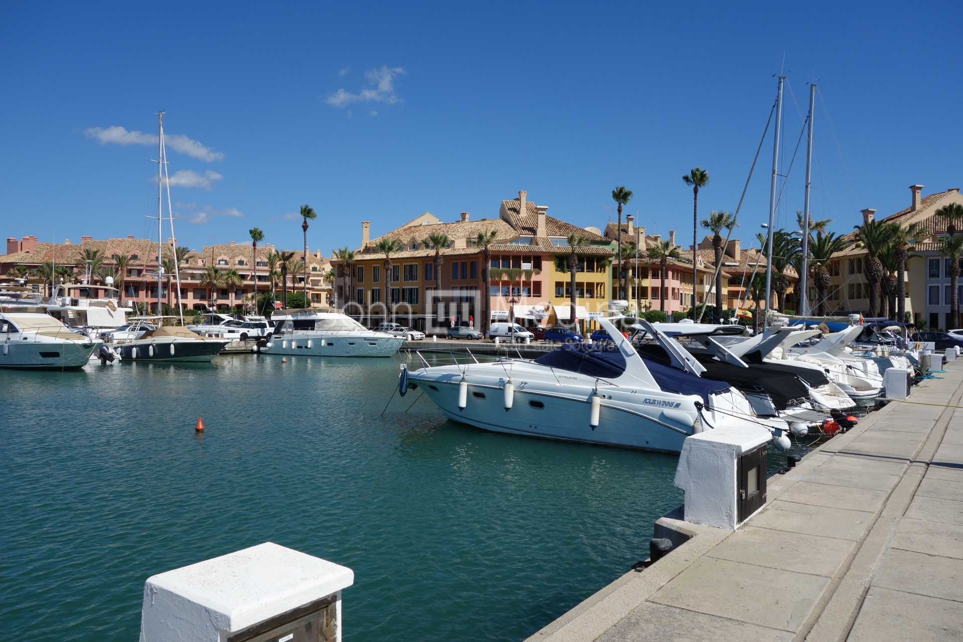 MOORING IN PUERTO SOTOGRANDE JUST OPPOSITE KE BAR.