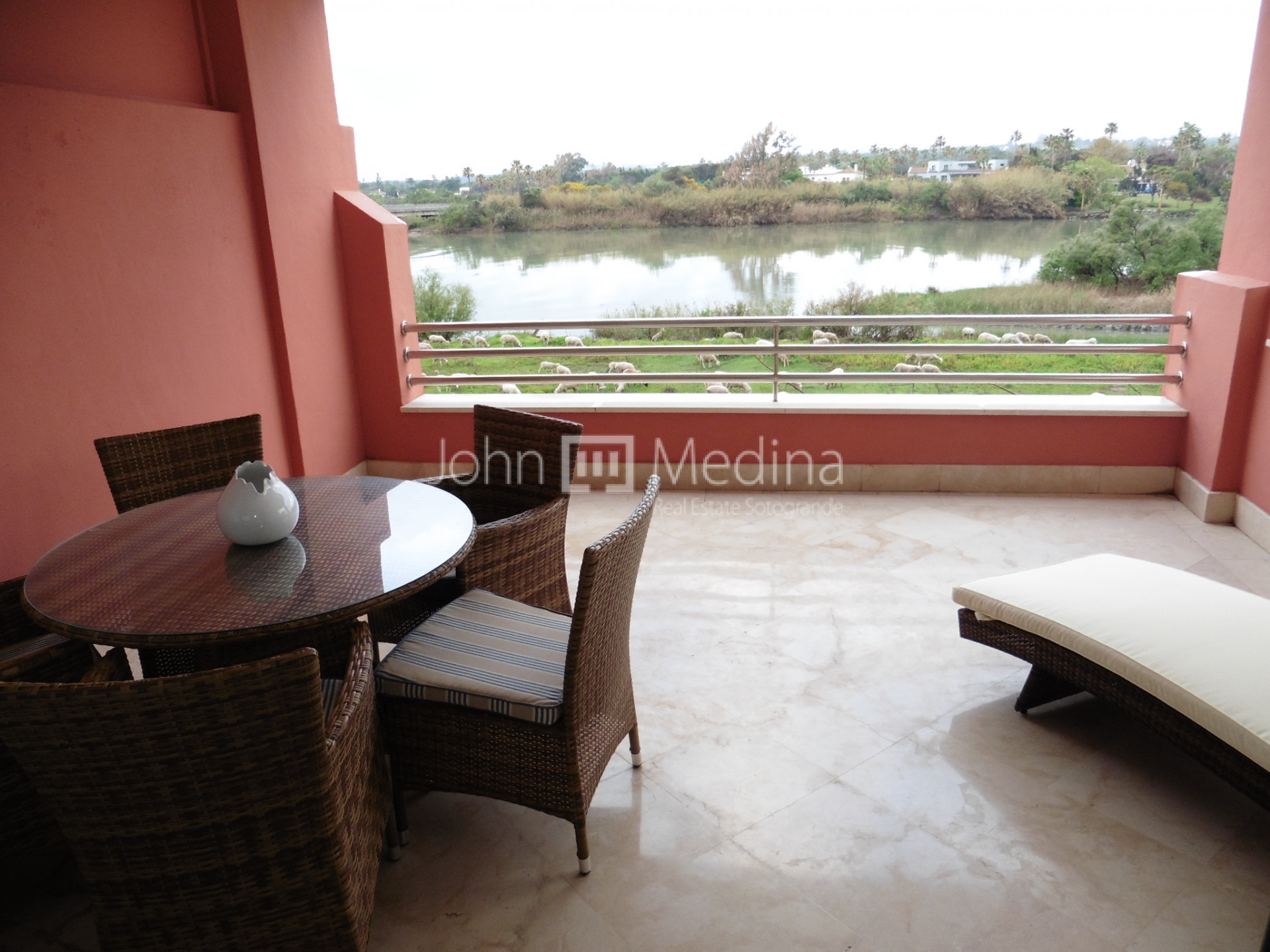 LUJOSO APARTAMENTO DE 3 DORMITORIOS EN RIBERA DE LA TENCA CON VISTAS AL RIO GUADIARO