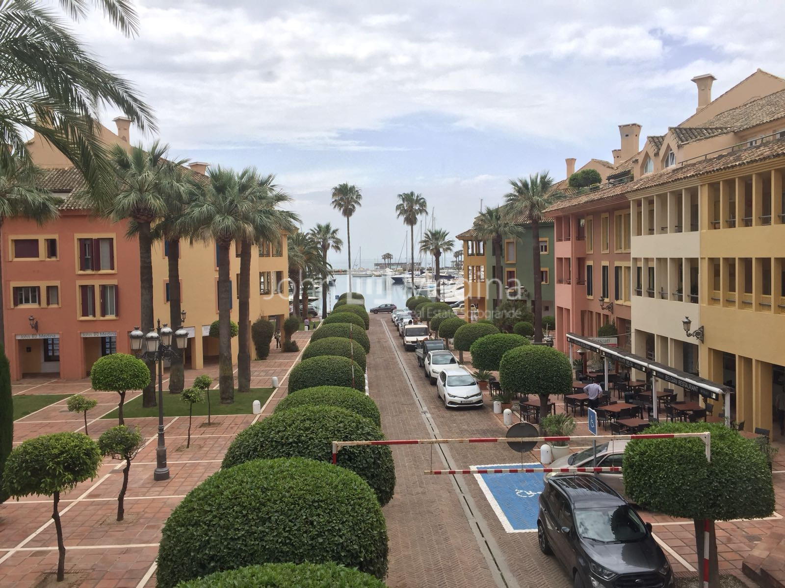 FANTASTIC APARTMENT OF THREE BEDROOMS IN THE PUERTO DEPORTIVO DE SOTOGRANDE