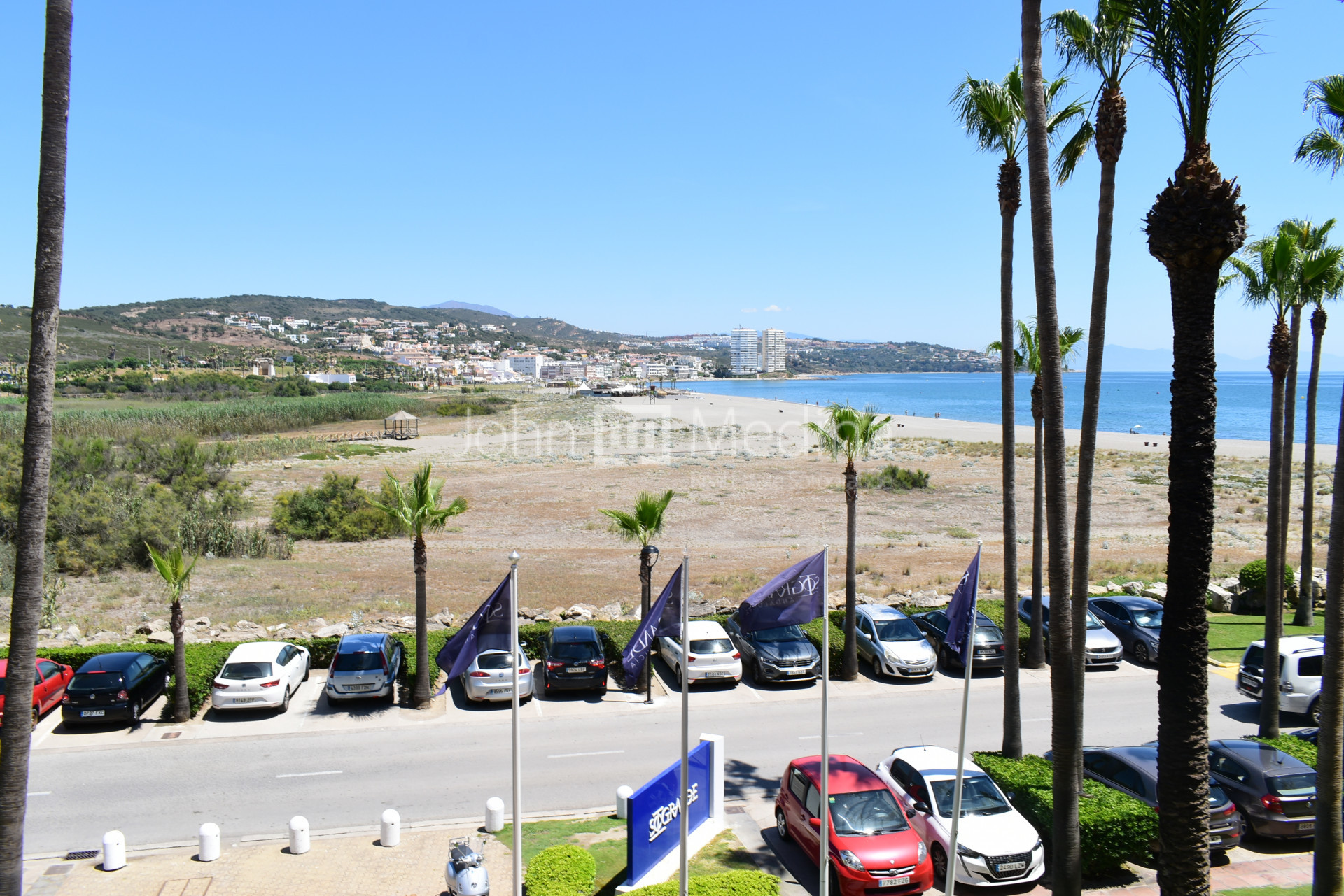 ENCANTADOR APARTAMENTO CON VISTAS AL MAR EN PUERTO SOTOGRANDE