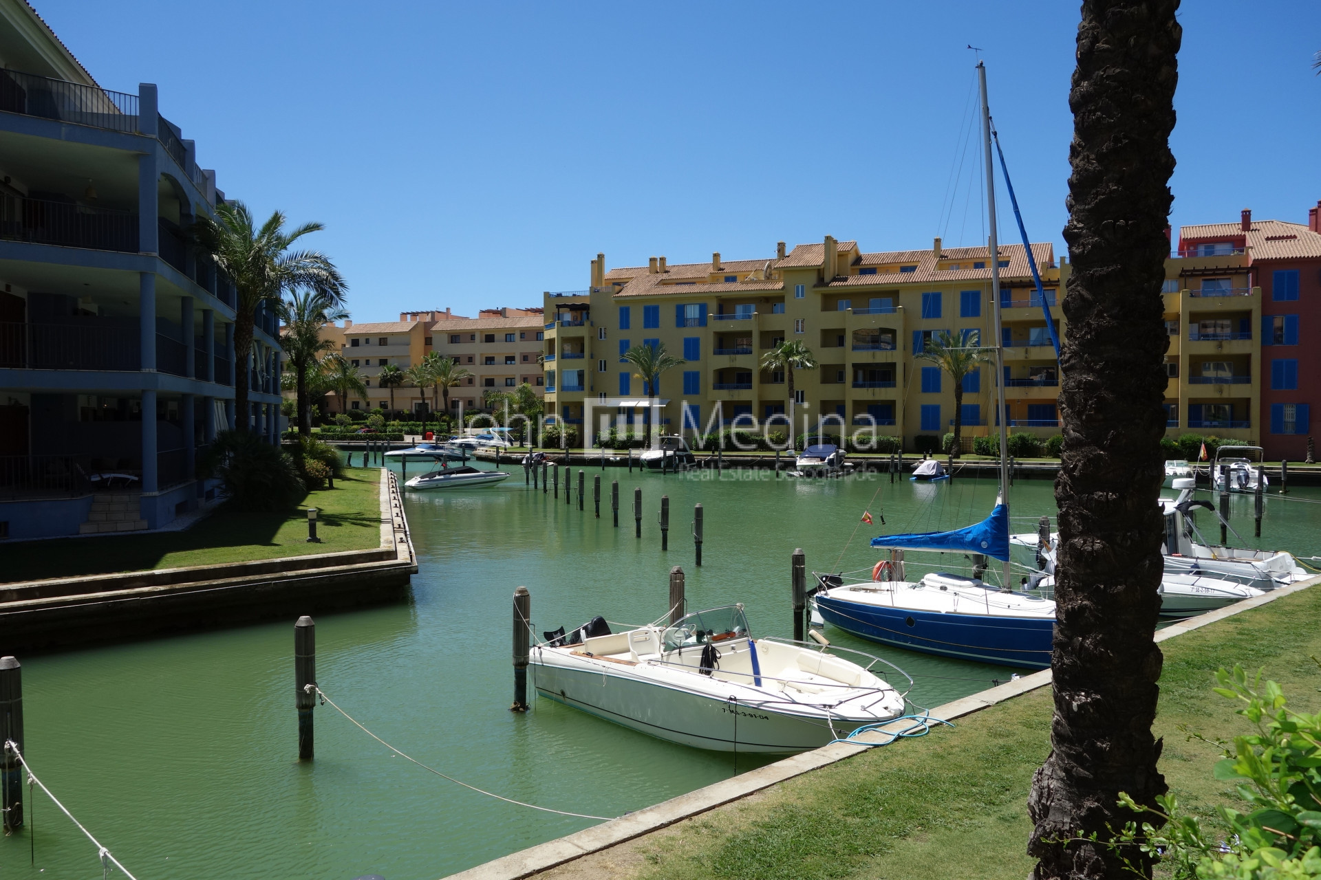 TWO BEDROOM APARTMENT GROUND FLOOR IN RIBERA DE GUADALMARINA