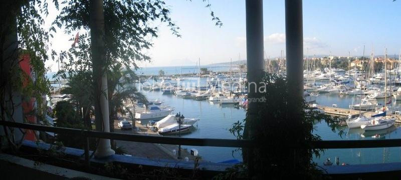  APARTAMENTO CON FANTÁSTICAS VISTAS EN PUERTO SOTOGRANDE