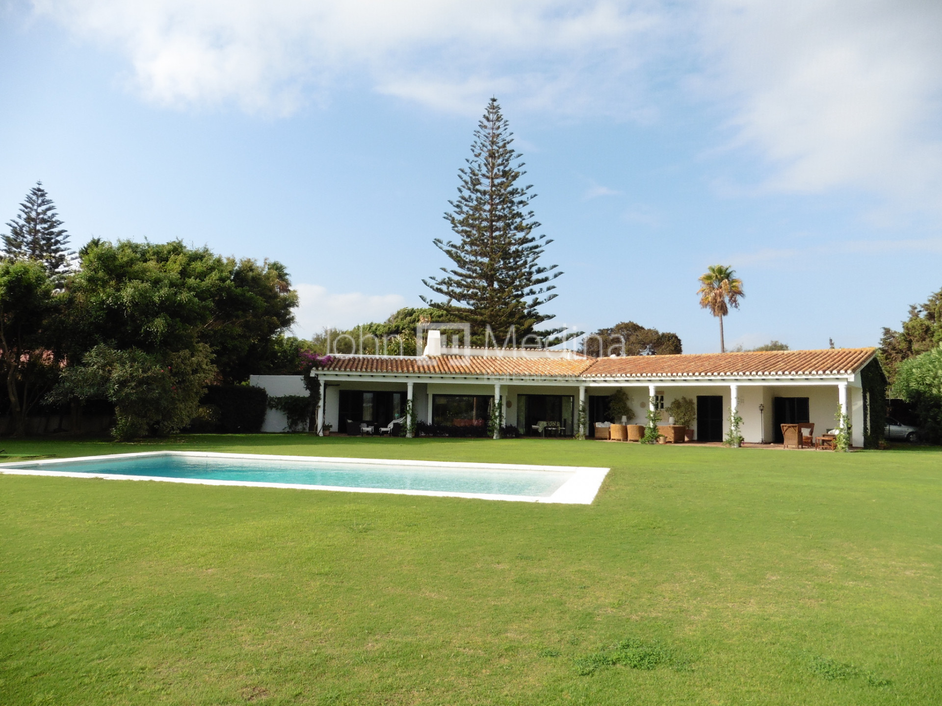 SPECTACULAR VILLA IN THE KNOWN AREA OF SOTOGRANDE COSTA