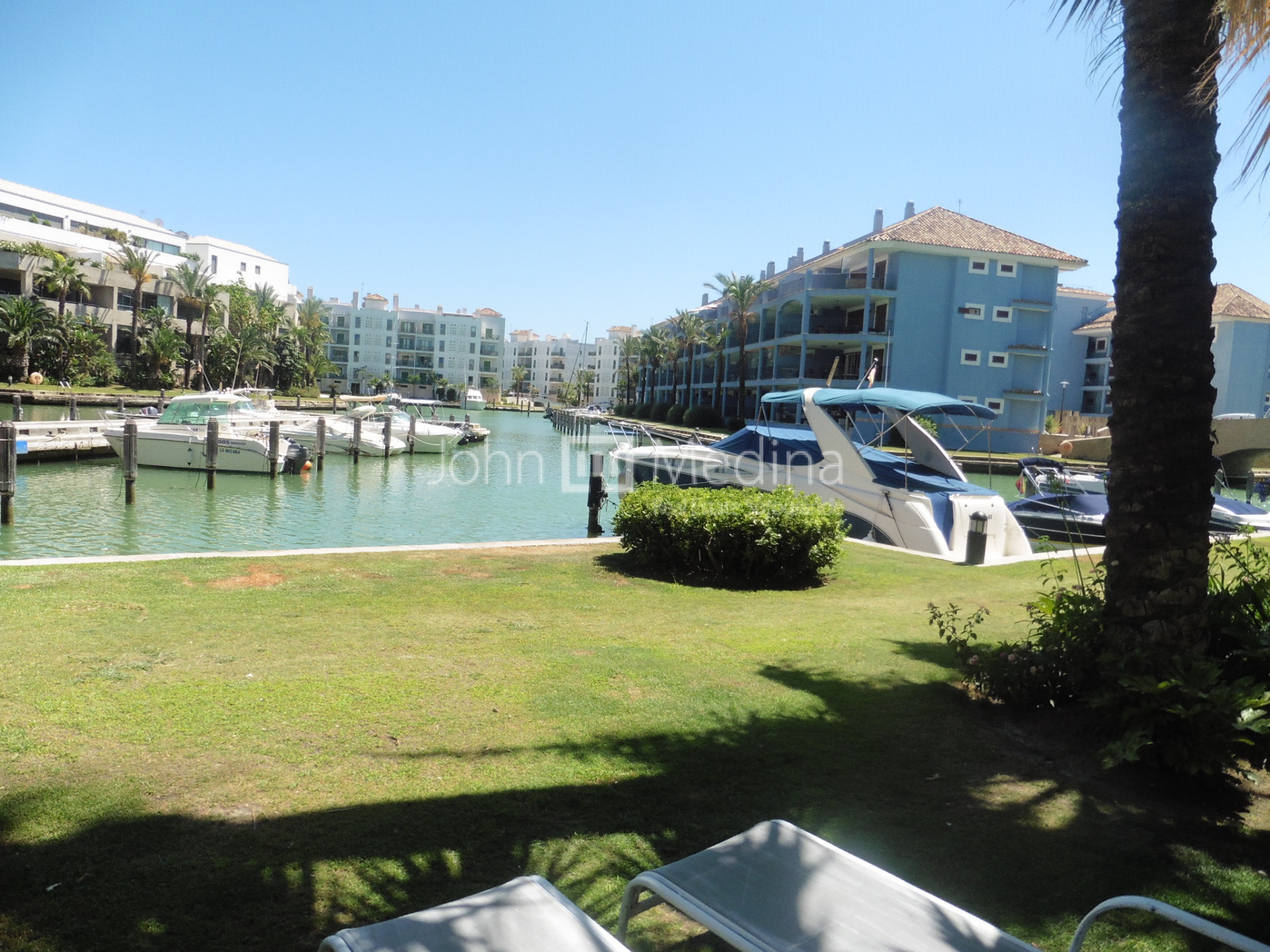 CHARMING GROUND FLOOR APARTMENT WITH VIEWS OVER THE WATER IN RIBERA DEL PEZ LUNA