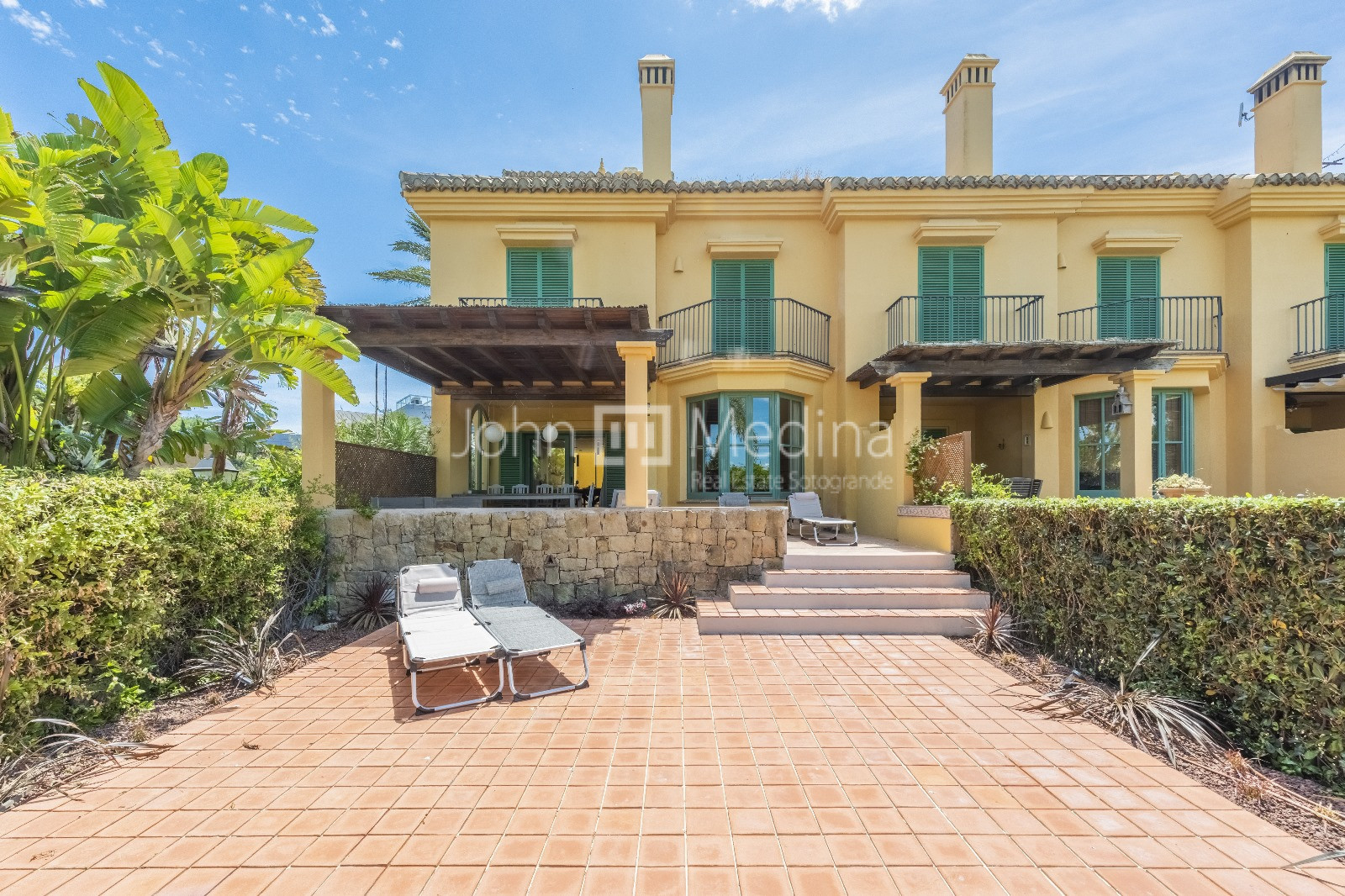 CHARMING SEMI-DETACHED HOUSE WITH EXCELLENT VIEWS OF THE ALMENARA GOLF COURSE