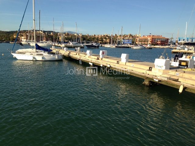 ATRAQUE EN SOTOGRANDE PLAYA CONTRADIQUE