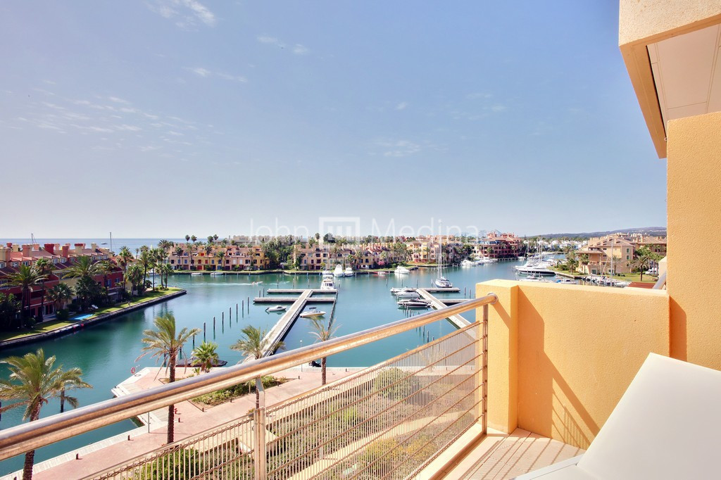 FOR RENT  SPECTACULAR TWO BEDROOM APARTMENT IN RIBERA DEL MARLIN SOTOGRANDE