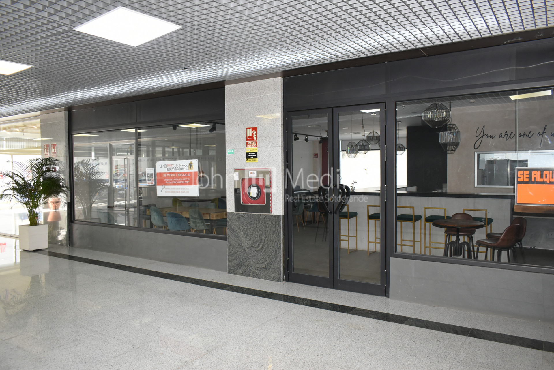 MODERN RESTAURANT IN SOTOMARKET SHOPPING CENTER IN SOTOGRANDE.