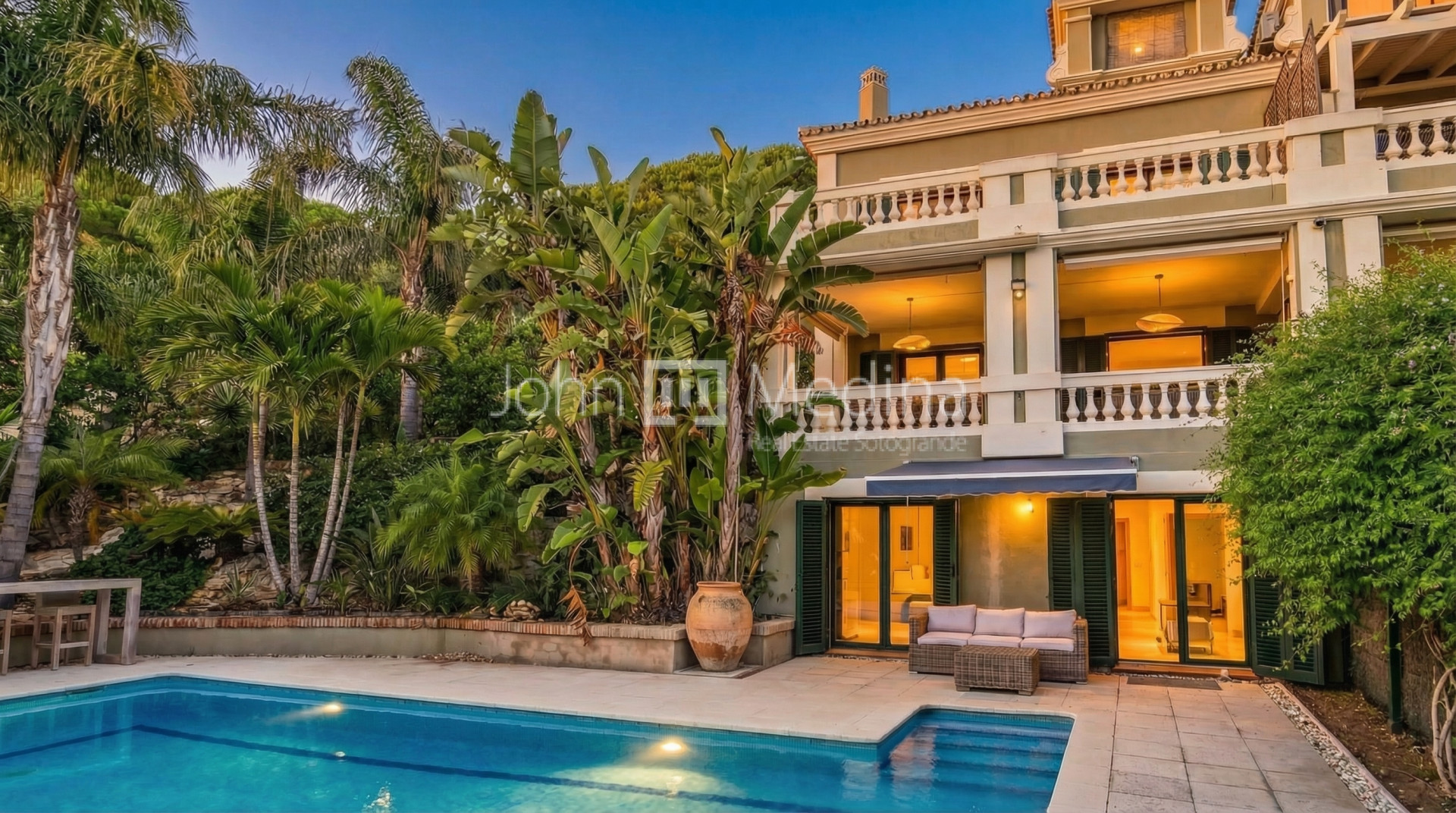 MAGNIFICENT SEMI-DETACHED HOUSE IN THE EXCLUSIVE RESIDENTIAL OF SOTOGOLF