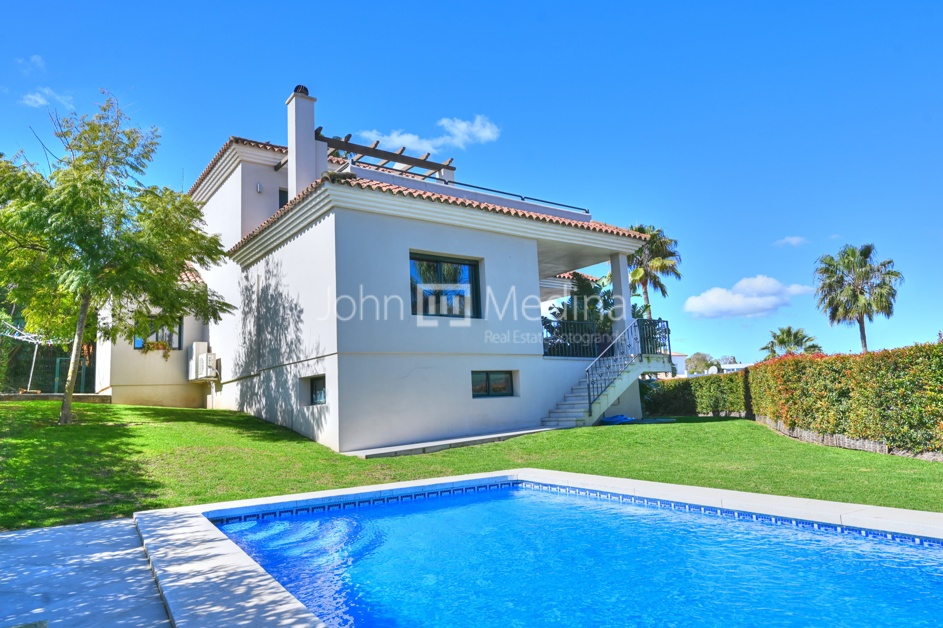 LUXURY ANDALUSIAN -STYLE VILLA IN THE UPPER AREA OF ZONE F- IN SOTOGRANDE