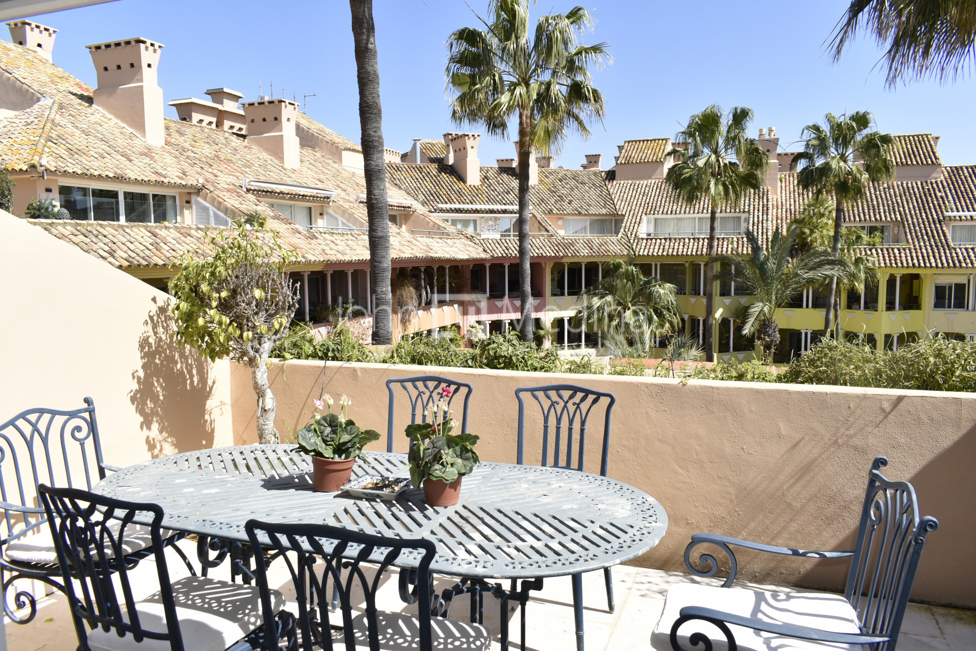CENTRAL PENTHOUSE WITH VIEWS OF THE PORT AND PARTIAL SEA VIEWS