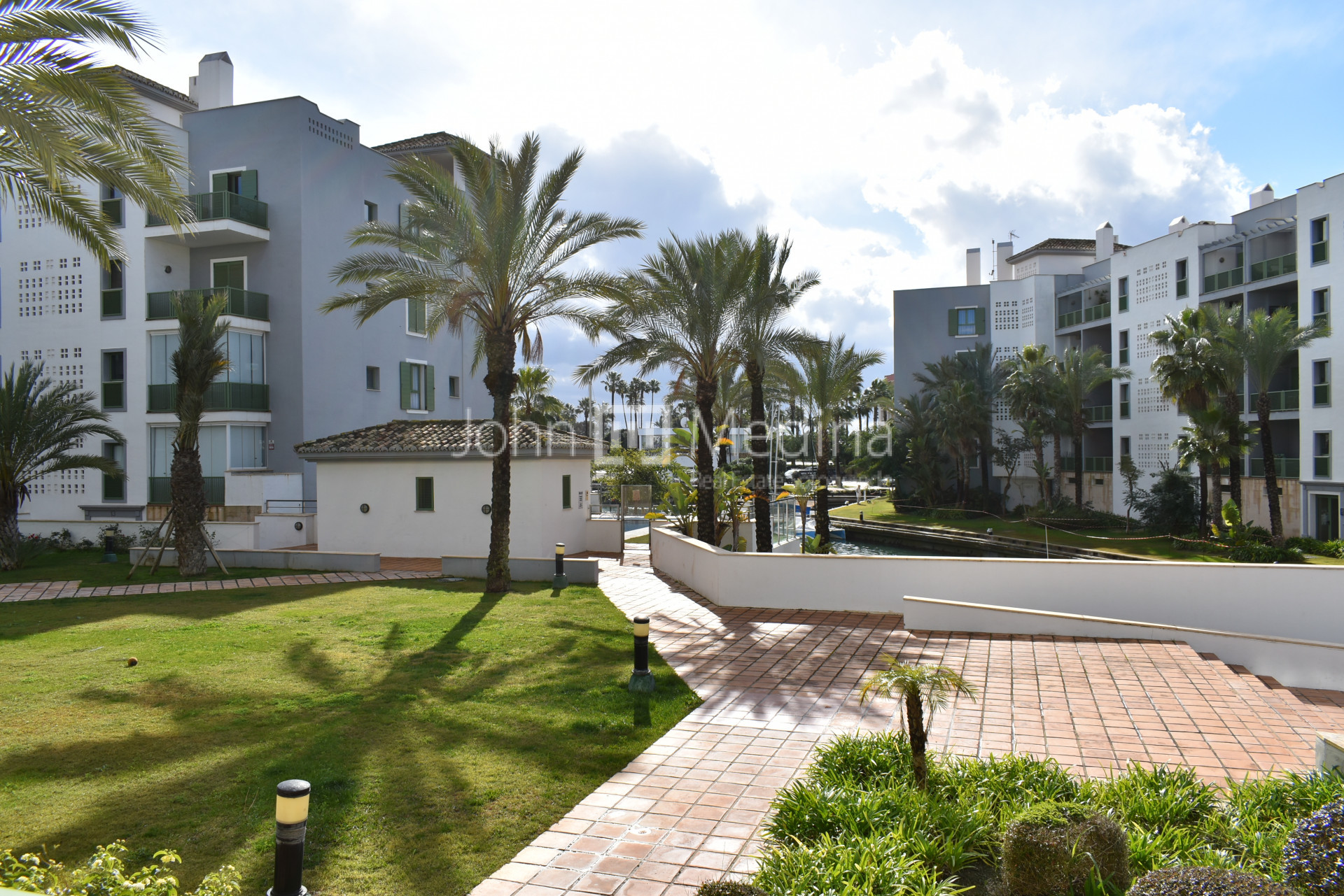 APARTAMENTO DE 3 DORMITORIOS EN JUNGLA DEL LORO CON VISTAS A LOS CANALES