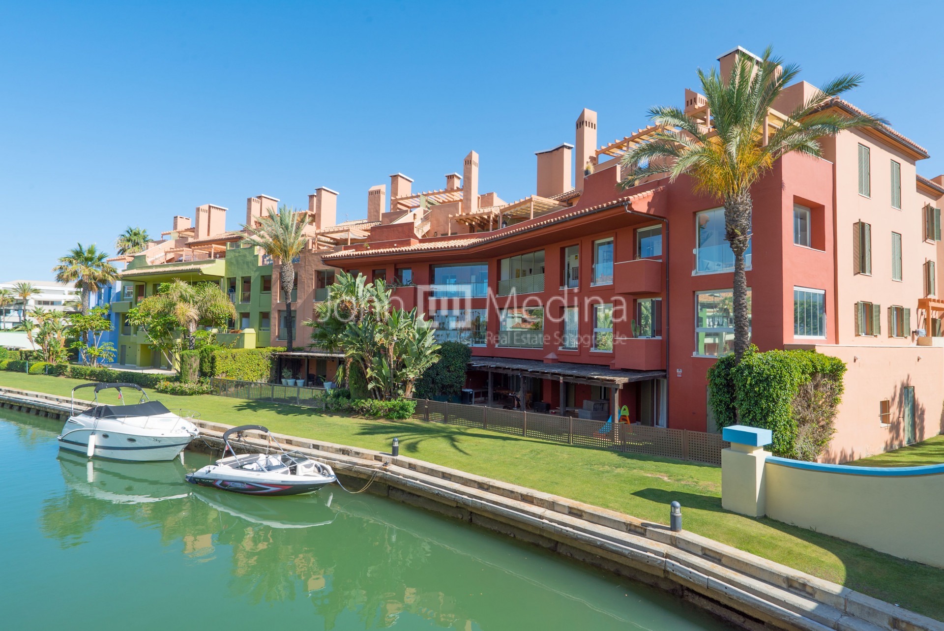 ENCANTADOR APARTAMENTO EN EL CORAZÓN DE LA MARINA A UN PASO DE TODO Y DE LA PLAYA.