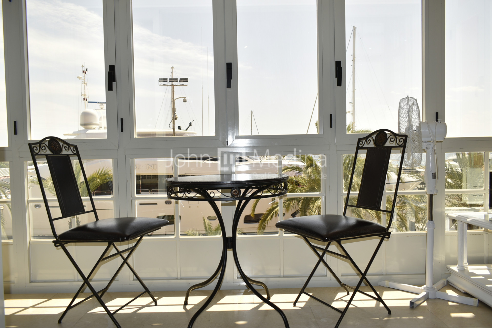 ENCANTADOR ESTUDIO CON VISTAS AL MAR EN PUERTO SOTOGRANDE.