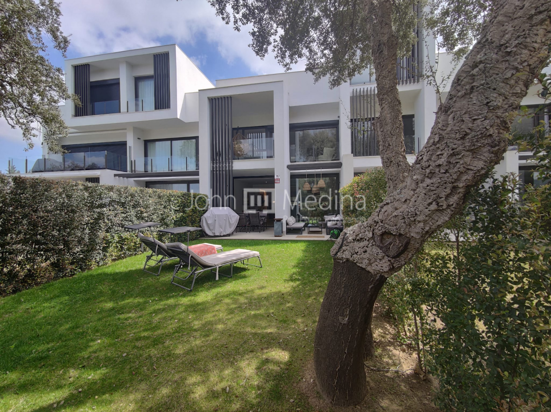 CHARMING THREE BEDROOM TOWNHOUSE IN SAN ROQUE CLUB - RENTAL HOLIDAYS