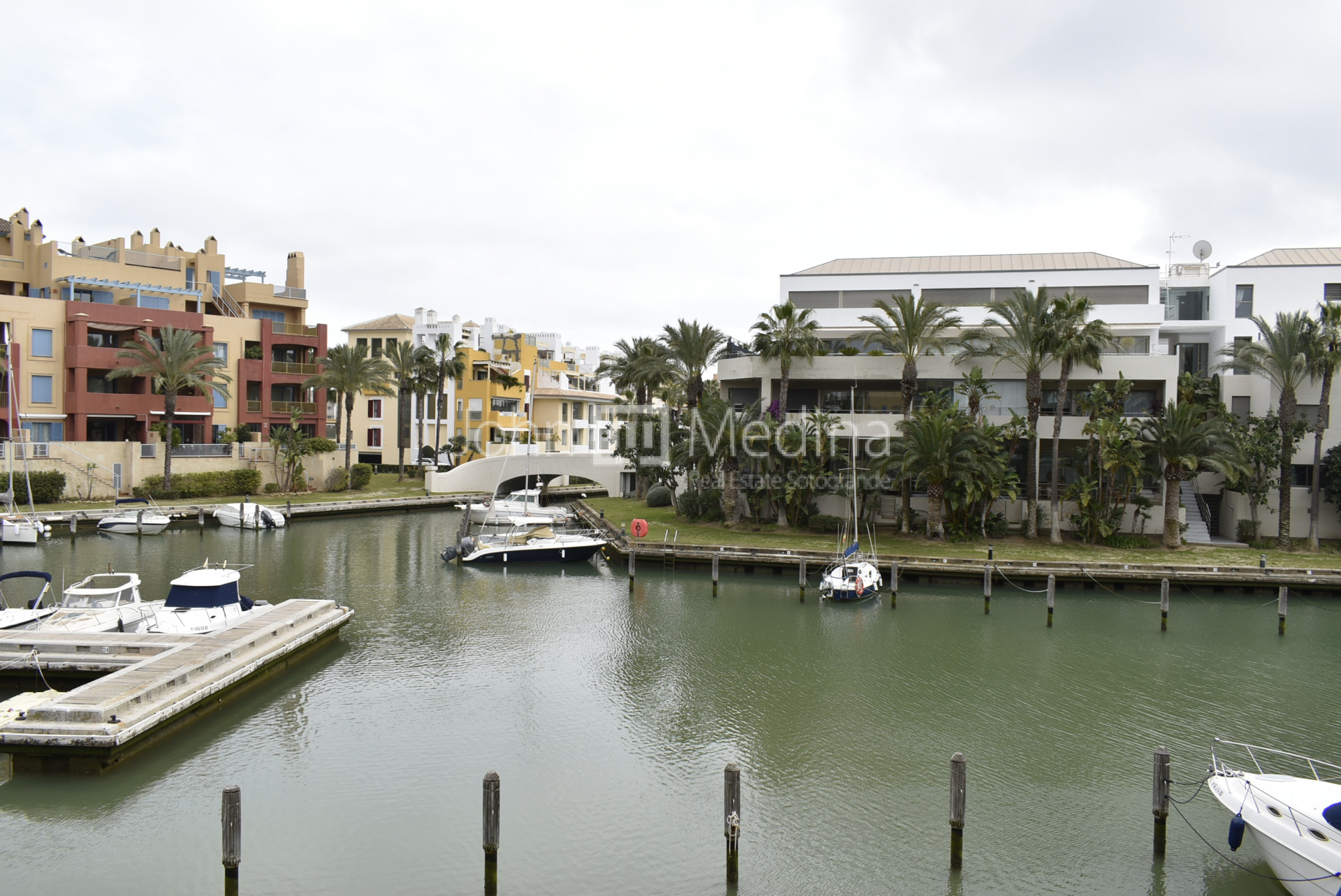 APARTAMENTO CON VISTAS A LA EXCLUSIVA MARINA DE SOTOGRANDE