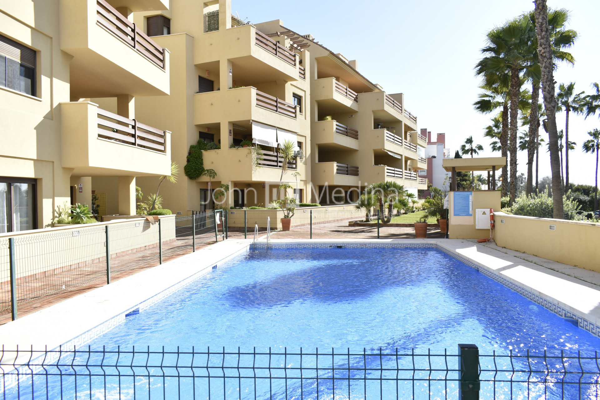 ATICO ORIENTADO AL SUR CON VISTAS AL MAR EN LA MARINA DE SOTOGRANDE