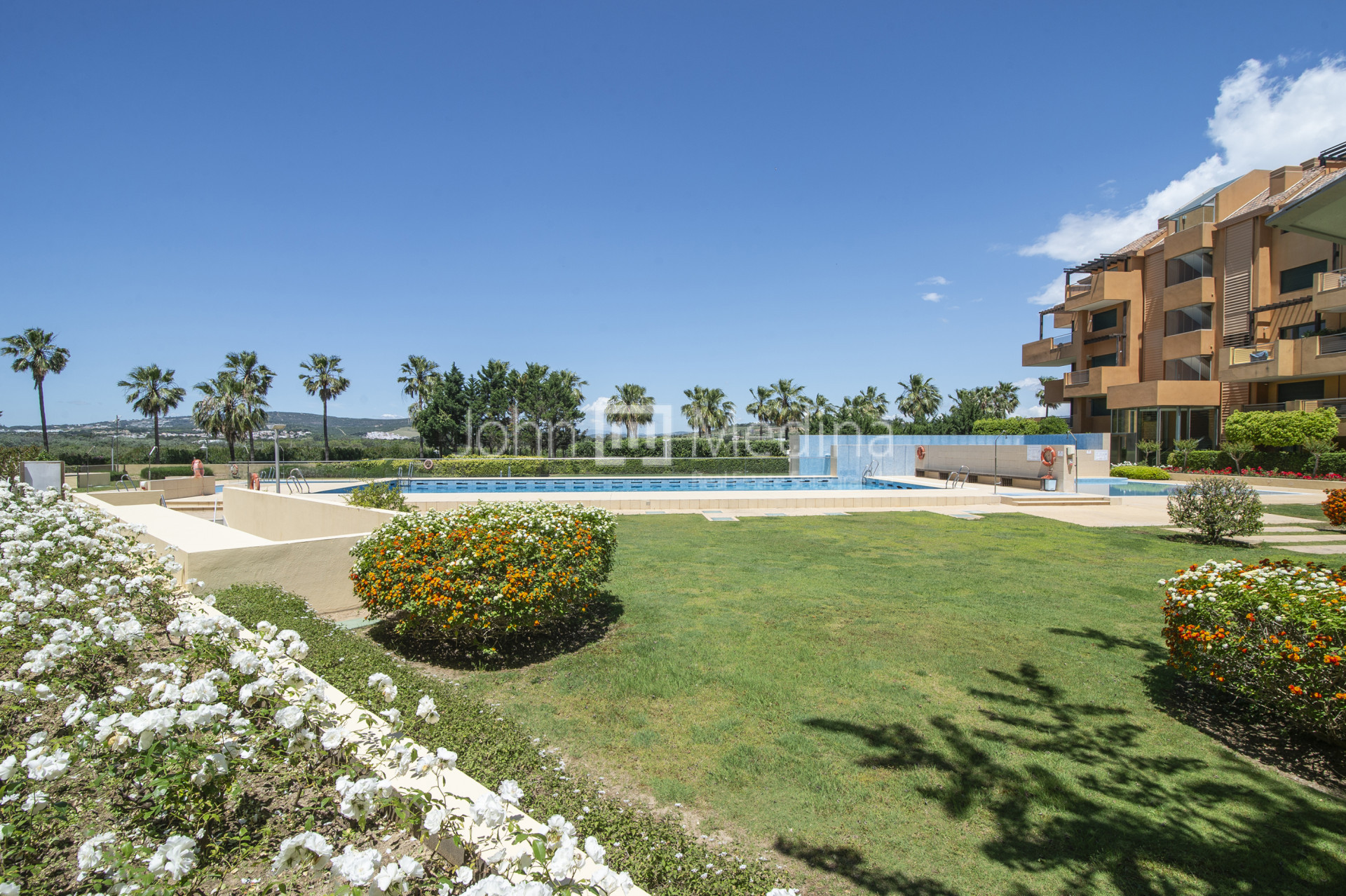 MAGNIFICENT GROUND FLOOR APARTMENT IN THE PRESTIGIOUS SOTOGRANDE MARINA