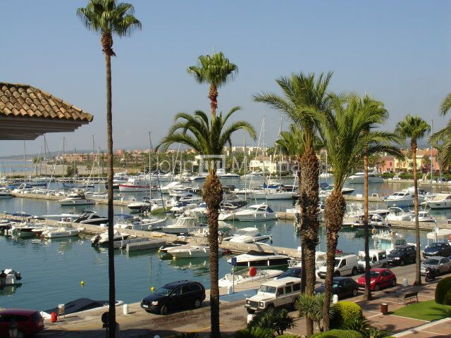 CHARMING APARTMENT WITH SEA VIEWS IN SOTOGRANDE PORT