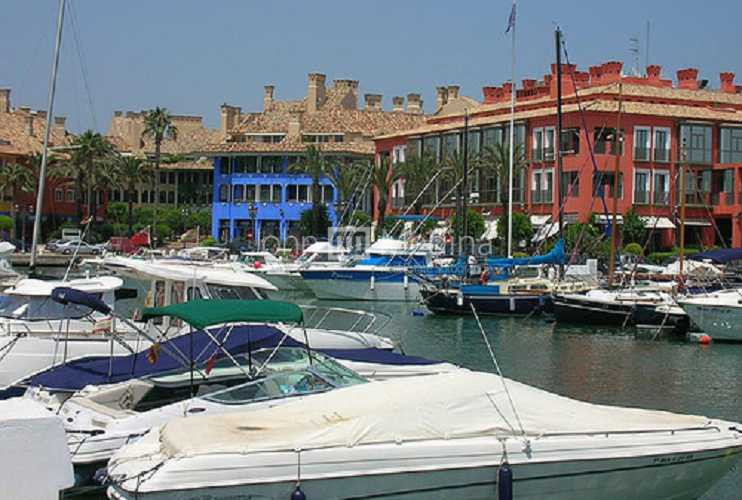 GRAN OPORTUNIDAD ATRAQUE DE 12 x 4,5 m SITUADO EN EL PUERTO DEPORTIVO DE SOTOGRANDE