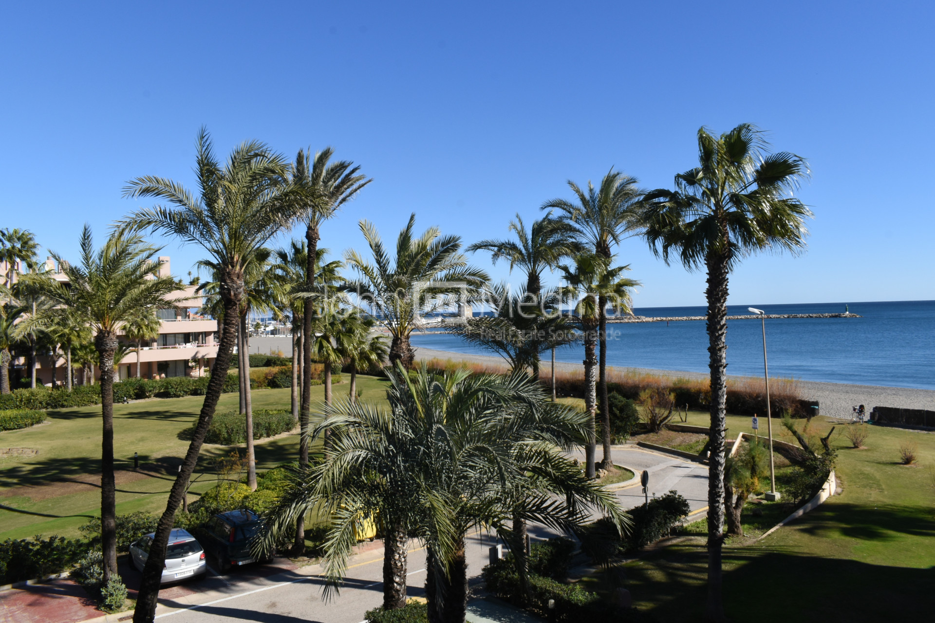 FANTÁSTICO APARTAMENTO EN PRIMERA LINEA DE PLAYA CON VISTAS AL MAR