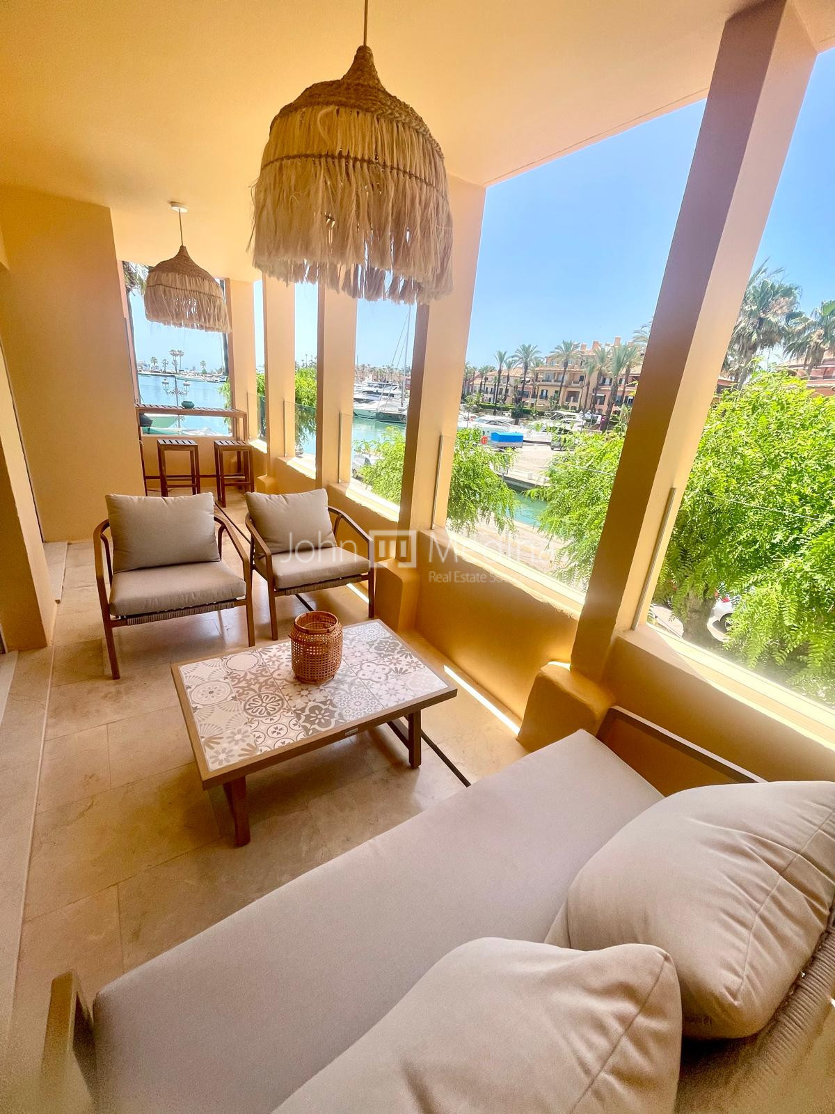 NEWLY RENOVATED APARTMENT IN THE SOTOGRANDE MARINA