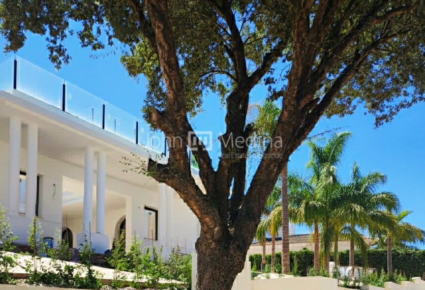 VILLA DE LUJO CON VISTAS AL MAR Y LA MONTAÑA CERCA ALMENARA GOLF