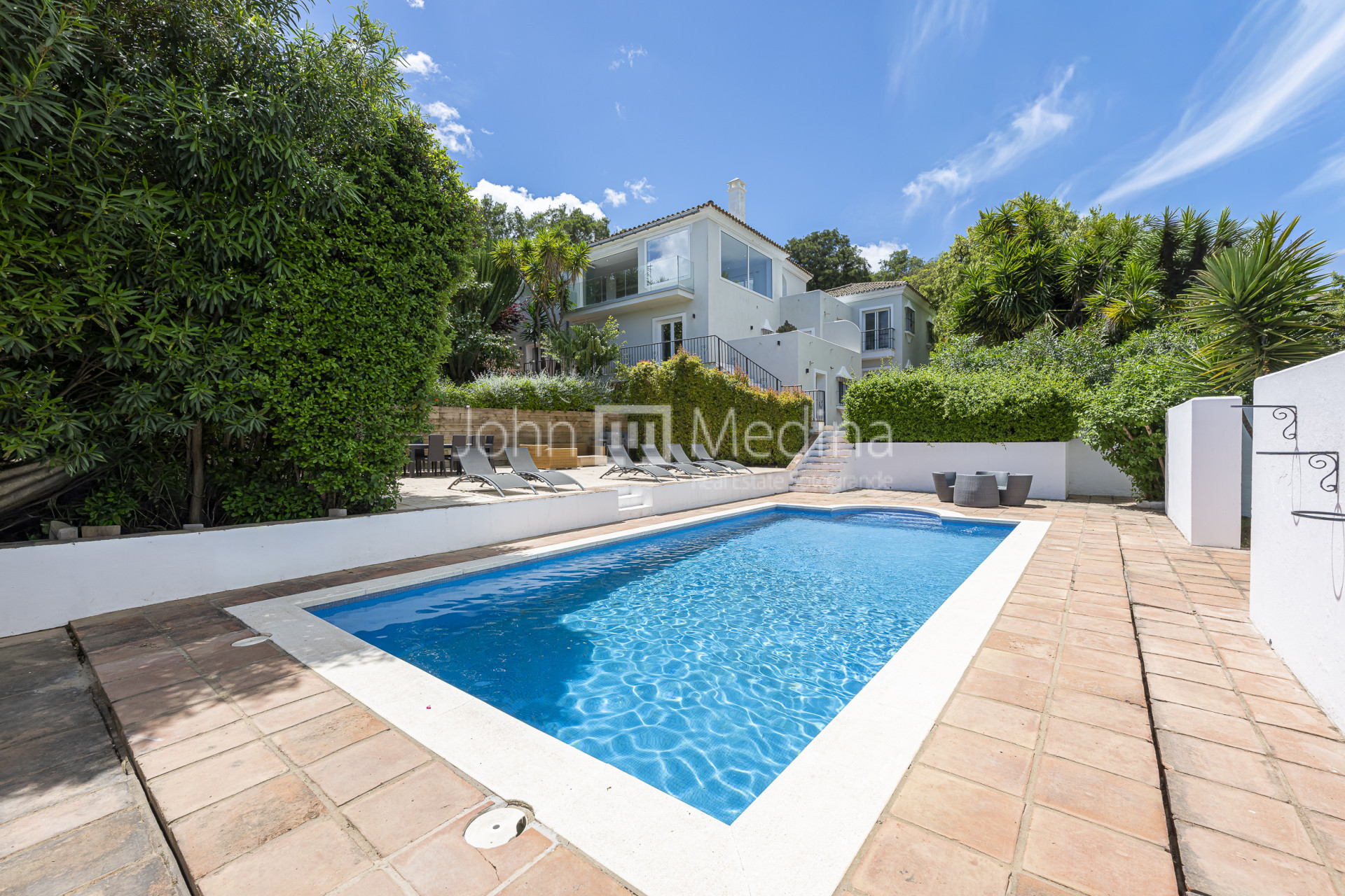 ELEGANT VILLA WITH SEA VIEWS IN SOTOGRANDE ALTO