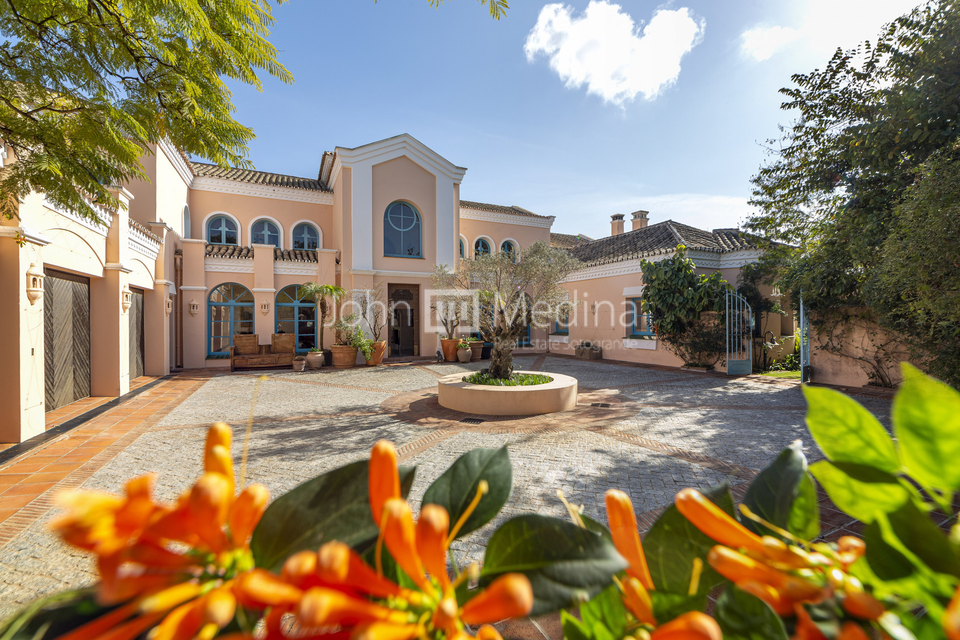 VILLA ANDALA - LUXURIOUS VILLA IN THE PRESTIGIOUS SAN ROQUE CLUB.