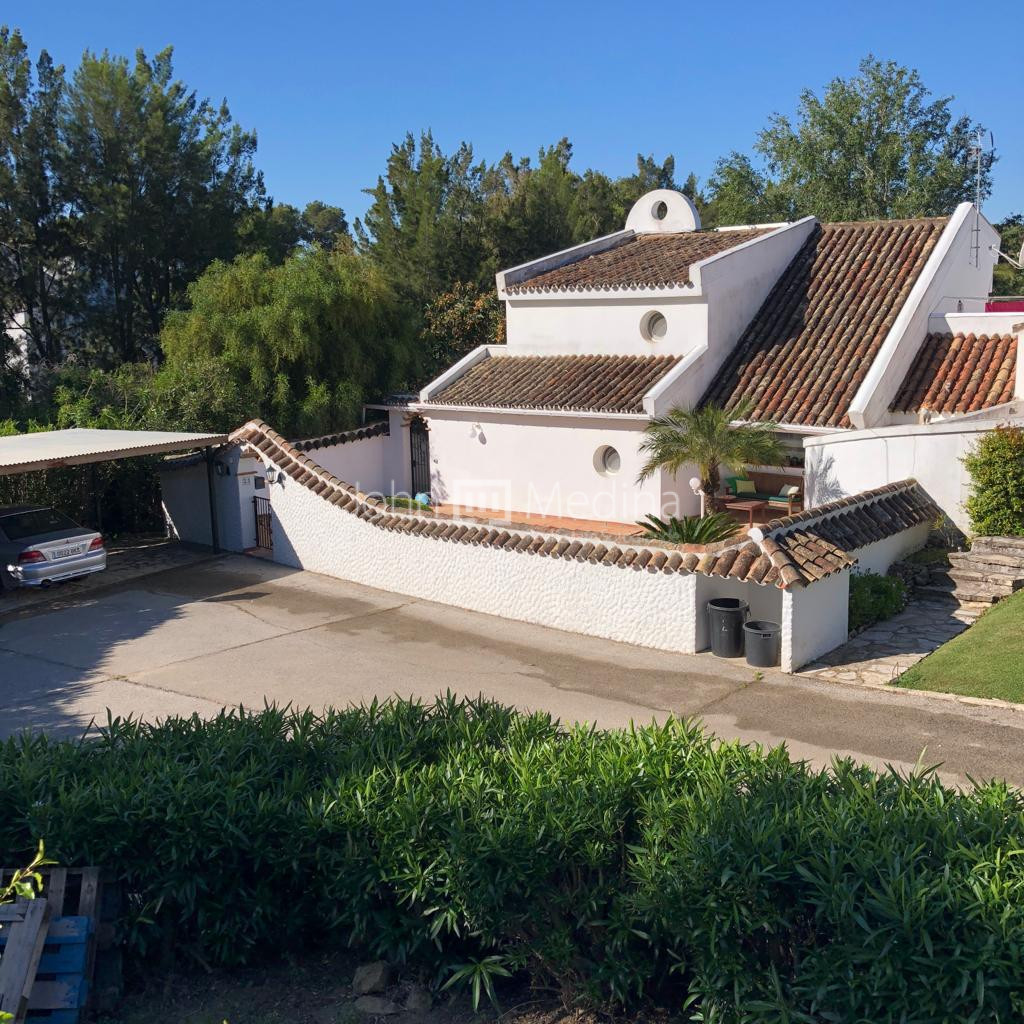 SEMI-DETACHED HOUSE WITH 4 BEDROOMS LOCATED IN THE URBANIZATION OF SOTOMAR.