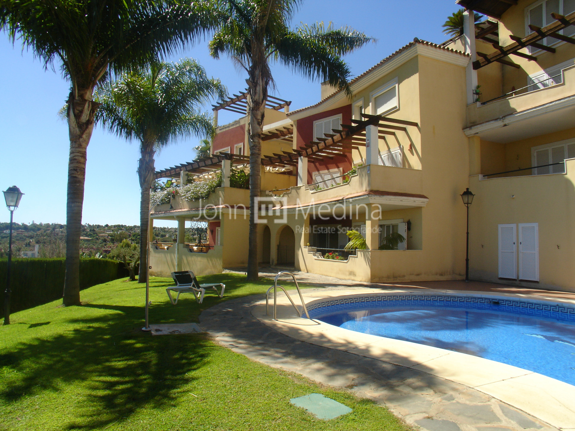 AMPLIO APARTAMENTO AL LADO DE LA CAÑADA GOLF EN SOTOGRANDE