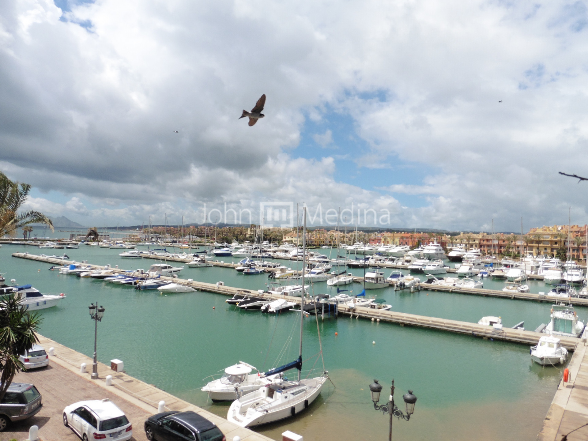 ESTUPENDO APARTAMENTO DE TRES DORMITORIOS EN EL PUERTO DEPORTIVO DE SOTOGRANDE