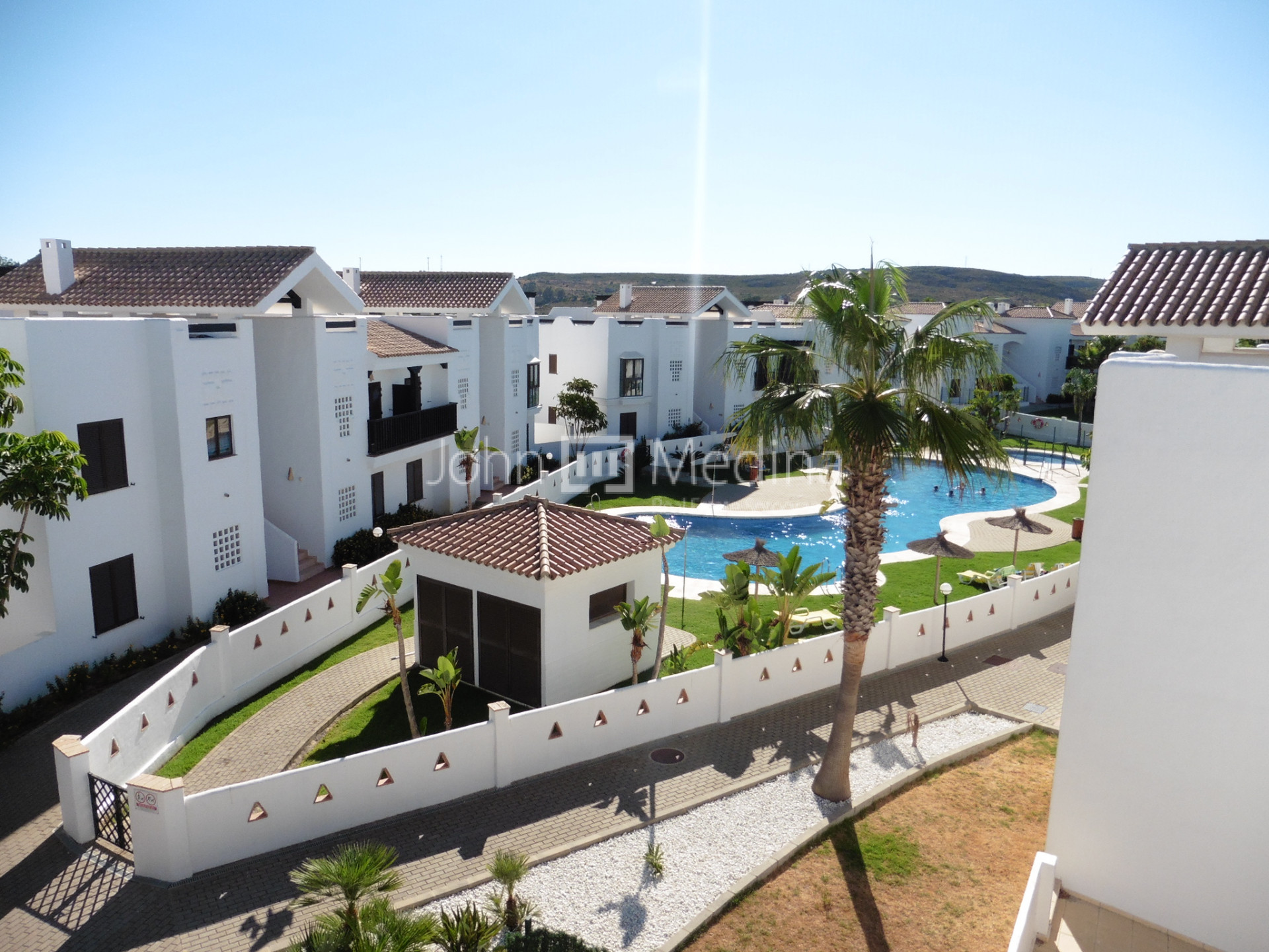 BRIGHT APARTMENT WITH PRIVATE SOLARIUM WITH GOLF AND SEA VIEWS