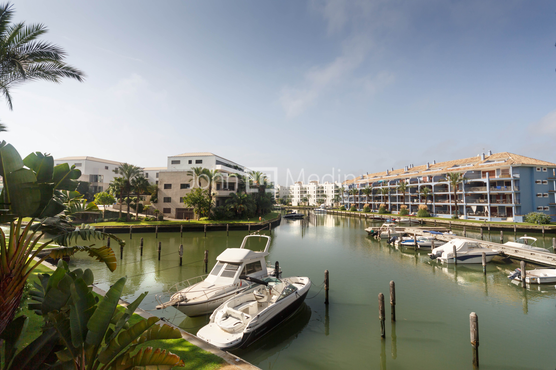 CHARMING APARTMENT WITH VIEWS TO THE MARINA