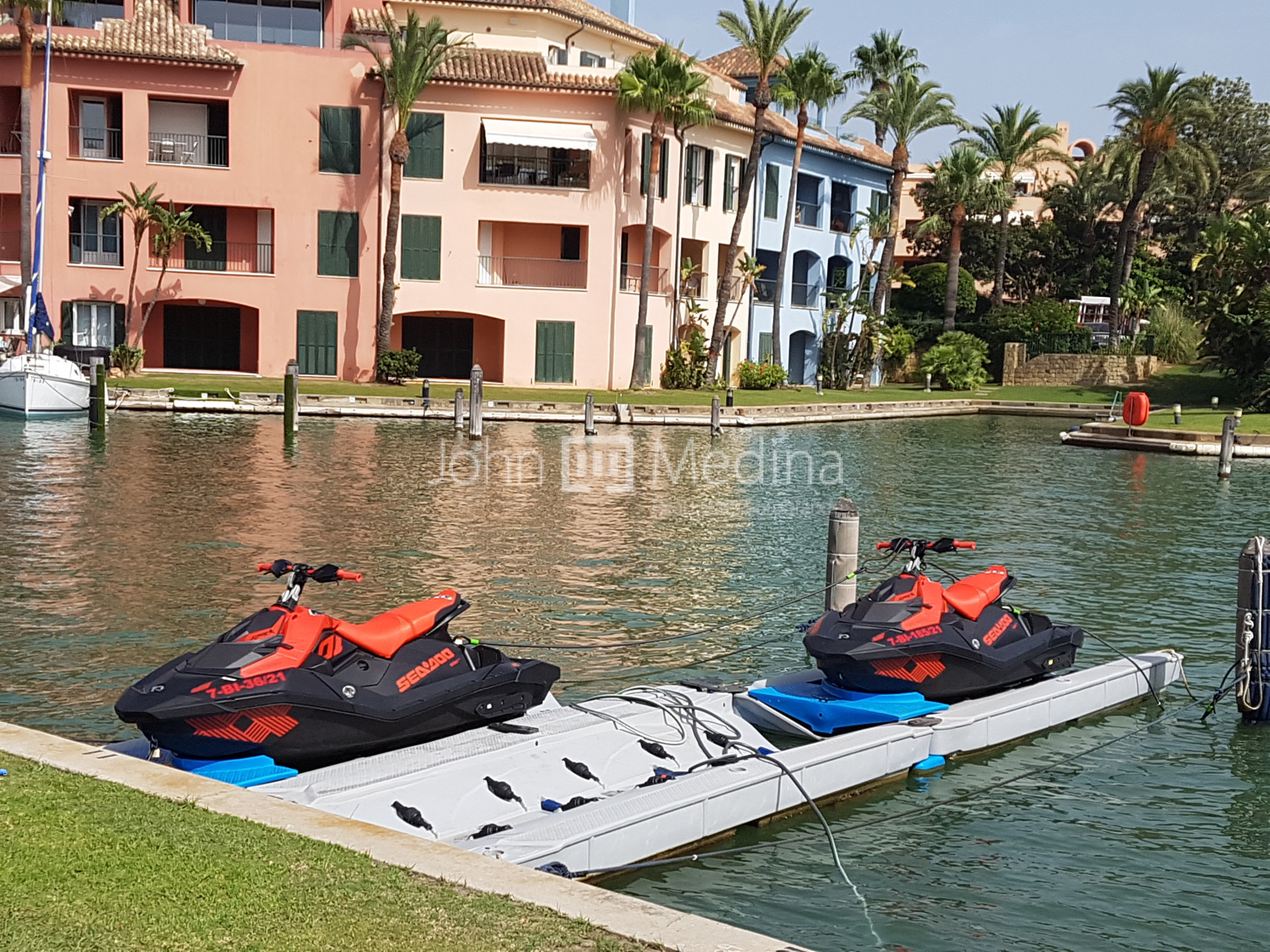 8 METER MOORING IN SOTOGRANDE SOLD ALONE OR WITH TWO WATER SKIES AND THEIR PLATFORMS.