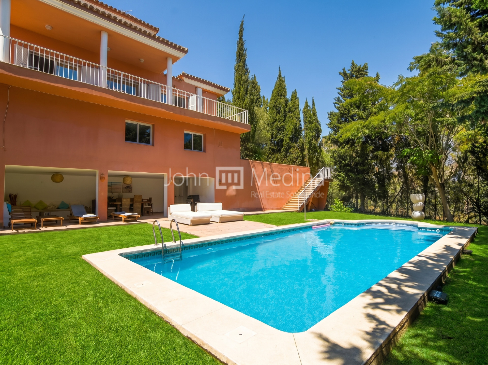 ELEGANT VILLA IN ZONE B, SOTOGRANDE COSTA