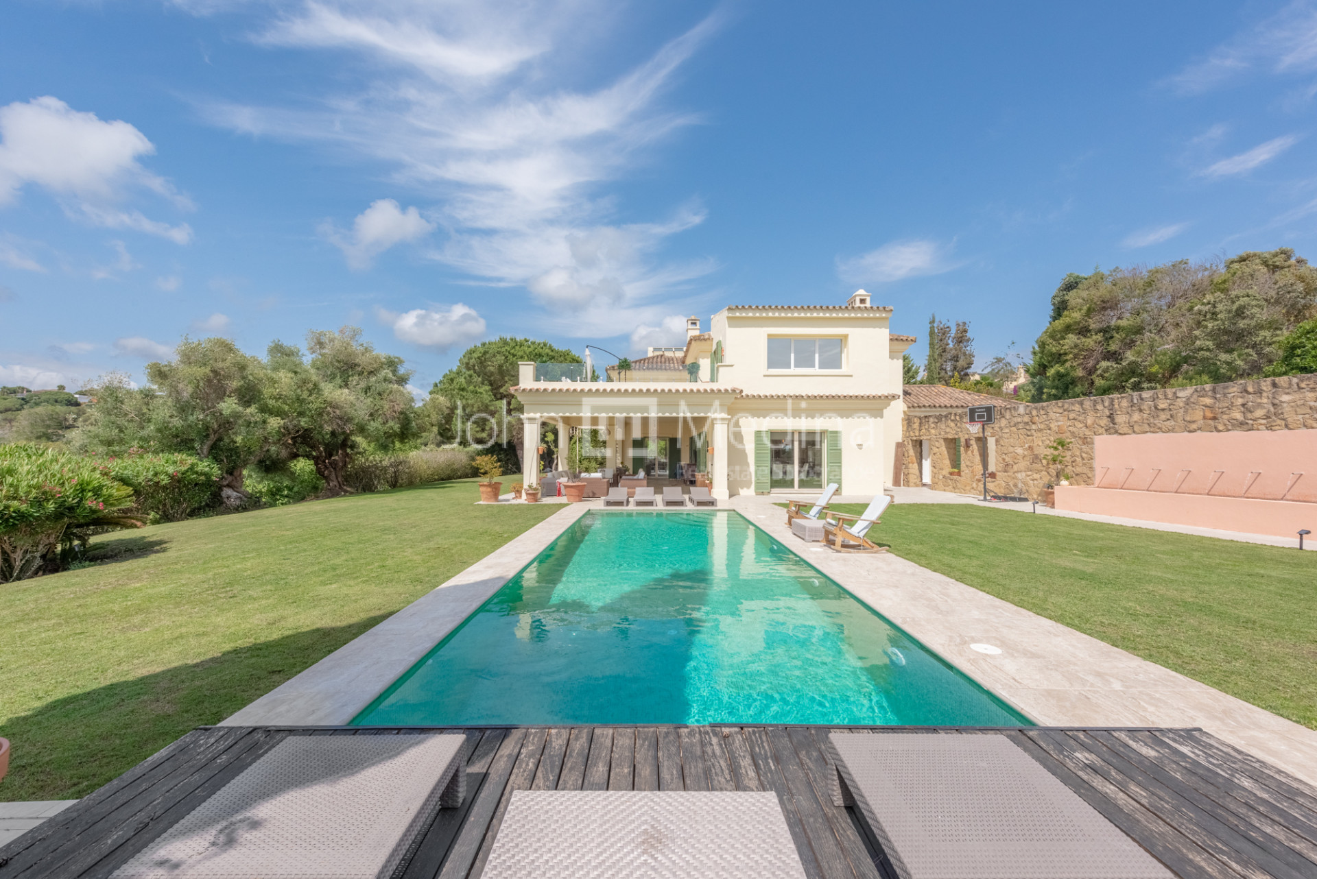SPECTACULAR VILLA WITH SEA VIEWS AND A SUPERB SEPARATE GUEST HOUSE