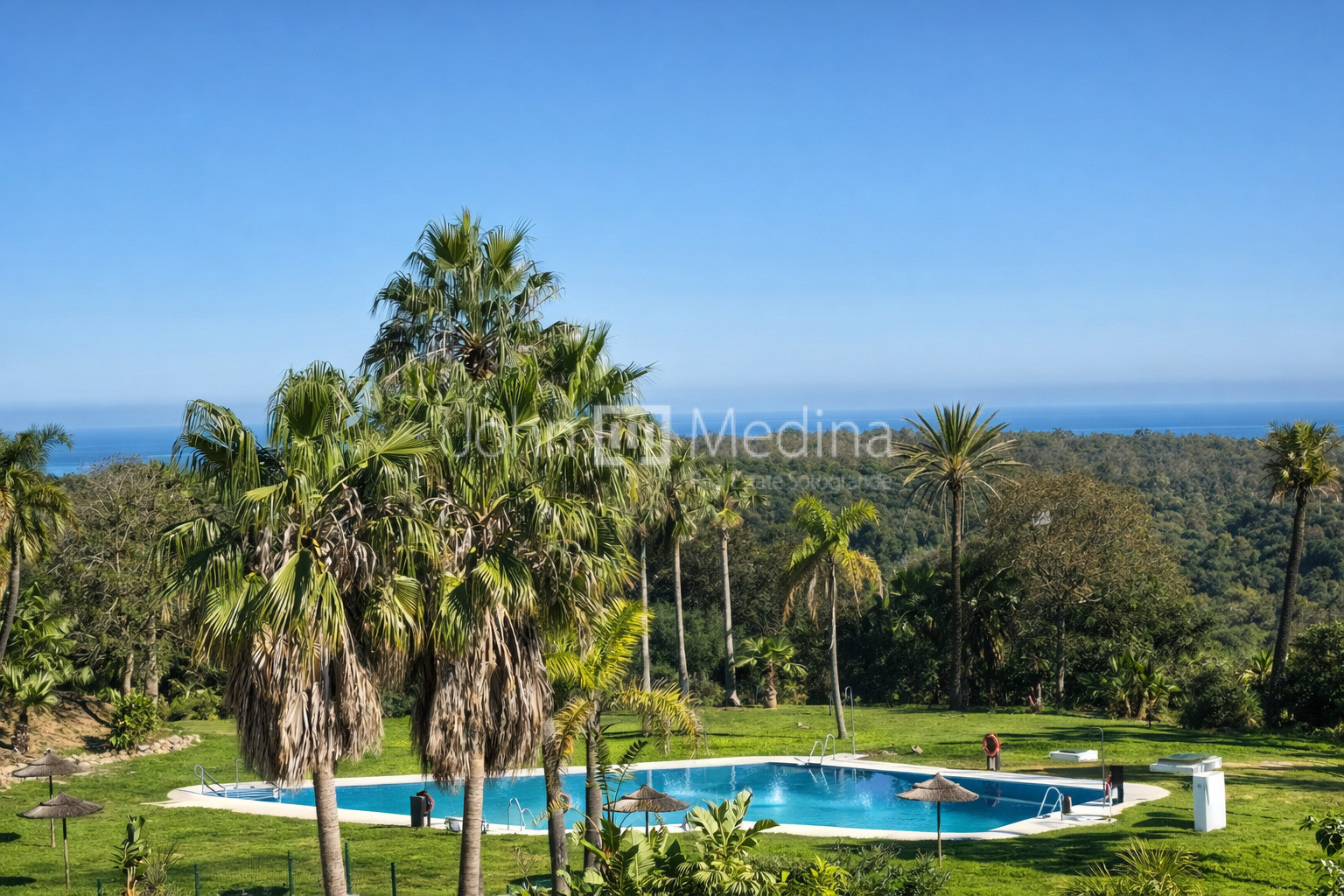 MAGNIFICENT GROUND FLOOR APARTMENT WITH SPECTACULAR PRIVATE TERRACE.